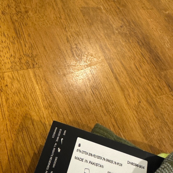 Nike Everyday Plus 2 Pair Crew Socks Volt Olive DH6096 904 Small New With Tags - Picture 5 of 5